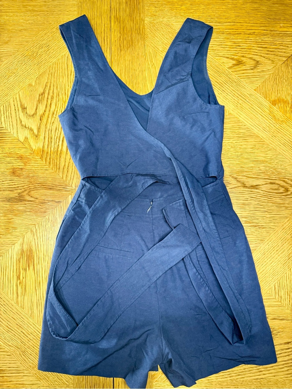 Club Monaco NWT V-Neck crisscross back Sleeveless Romper in Dark Navy - Picture 4 of 7